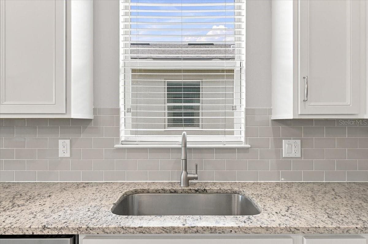 Single Family Residence at 9113 GRANT LINE LN, RIVERVIEW, photo 7 of 53