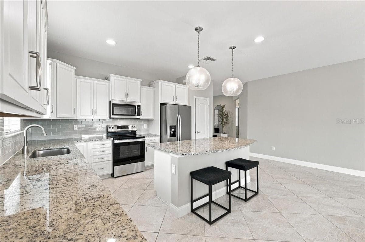 Single Family Residence at 9113 GRANT LINE LN, RIVERVIEW, photo 9 of 53