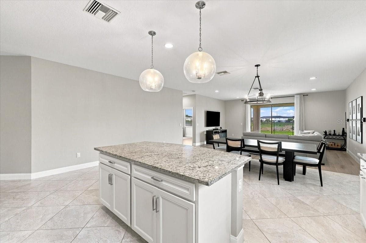 Single Family Residence at 9113 GRANT LINE LN, RIVERVIEW, photo 10 of 53