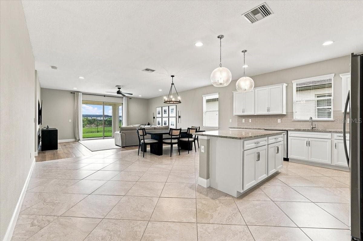 Single Family Residence at 9113 GRANT LINE LN, RIVERVIEW, photo 11 of 53