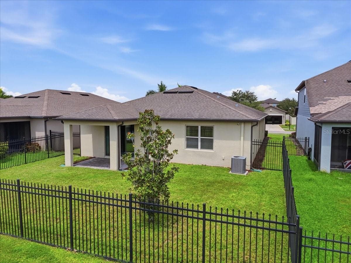 Single Family Residence at 9113 GRANT LINE LN, RIVERVIEW, photo 32 of 53