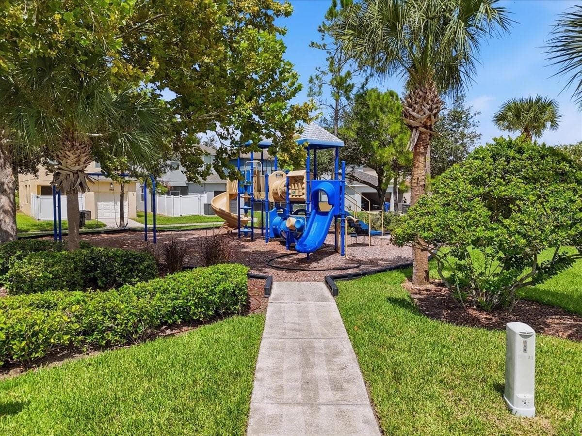 Single Family Residence at 9113 GRANT LINE LN, RIVERVIEW, photo 43 of 53