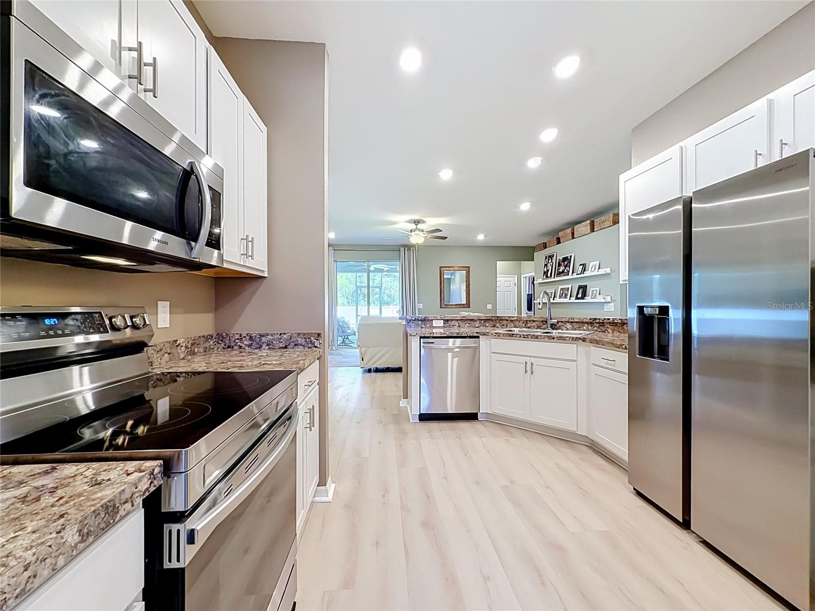 Single Family Residence at 1069 SANDPIPER LOOP, WINTER HAVEN, photo 15 of 59
