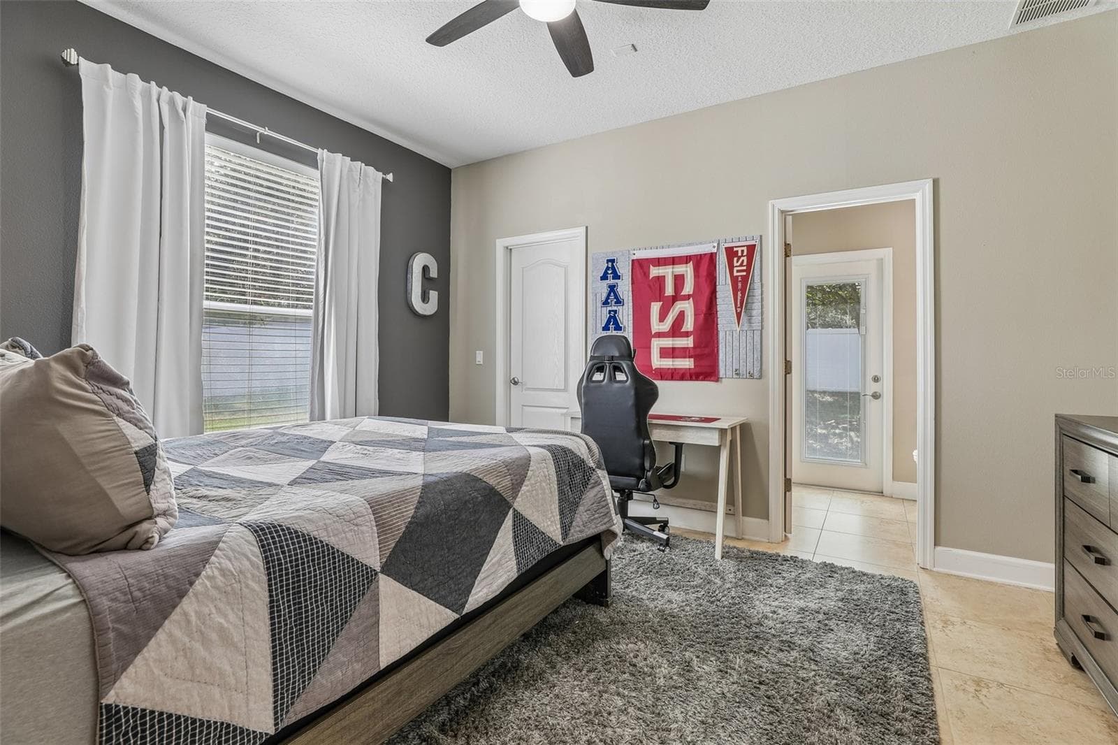 Main floor guest bedroom suite. - 2431 PONKAN SUMMIT DR, APOPKA