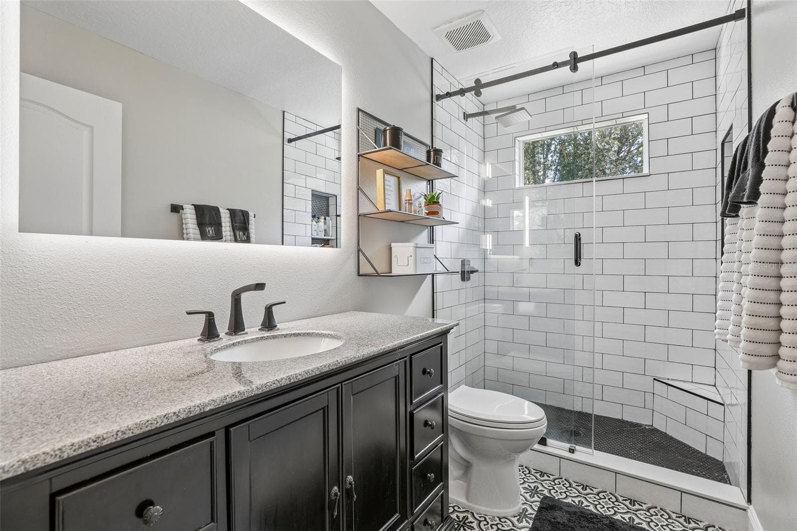 Second floor full bath. - 2431 PONKAN SUMMIT DR, APOPKA