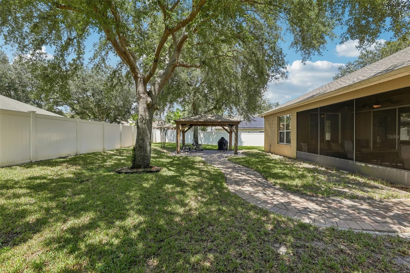 Screened lanai, paver patio under the gazebo, mature trees - the perfect backyard. - 2431 PONKAN SUMMIT DR, APOPKA