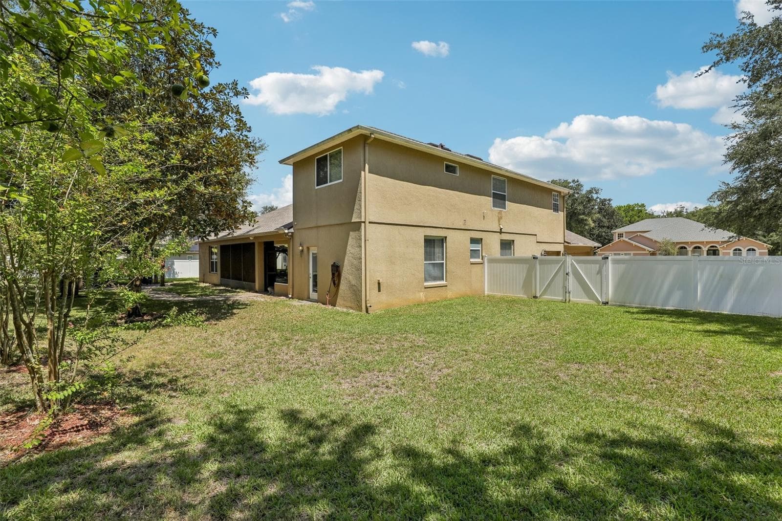 Spacious fully fenced yard. - 2431 PONKAN SUMMIT DR, APOPKA