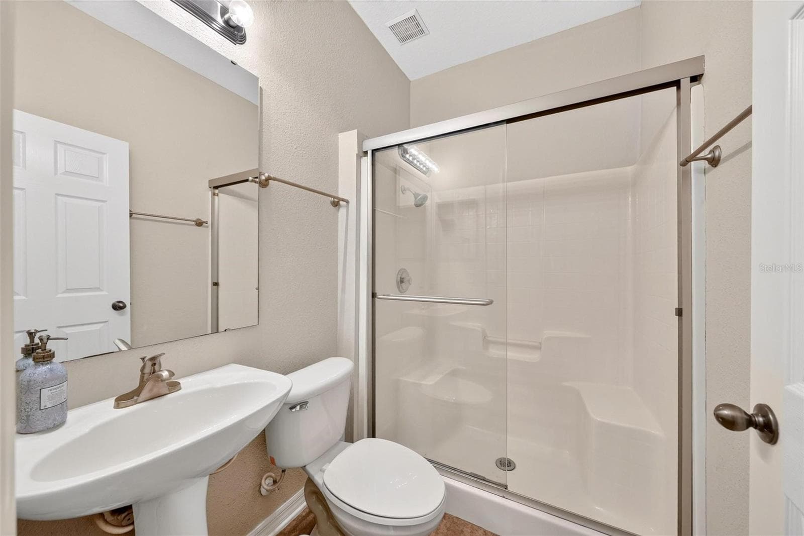 Single Family Residence at 13356 PHOENIX DR, ORLANDO, photo 14 of 119