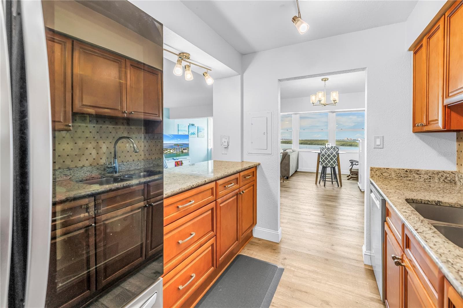 Kitchen views - 7200 SUNSHINE SKYWAY LN S #8B, ST PETERSBURG