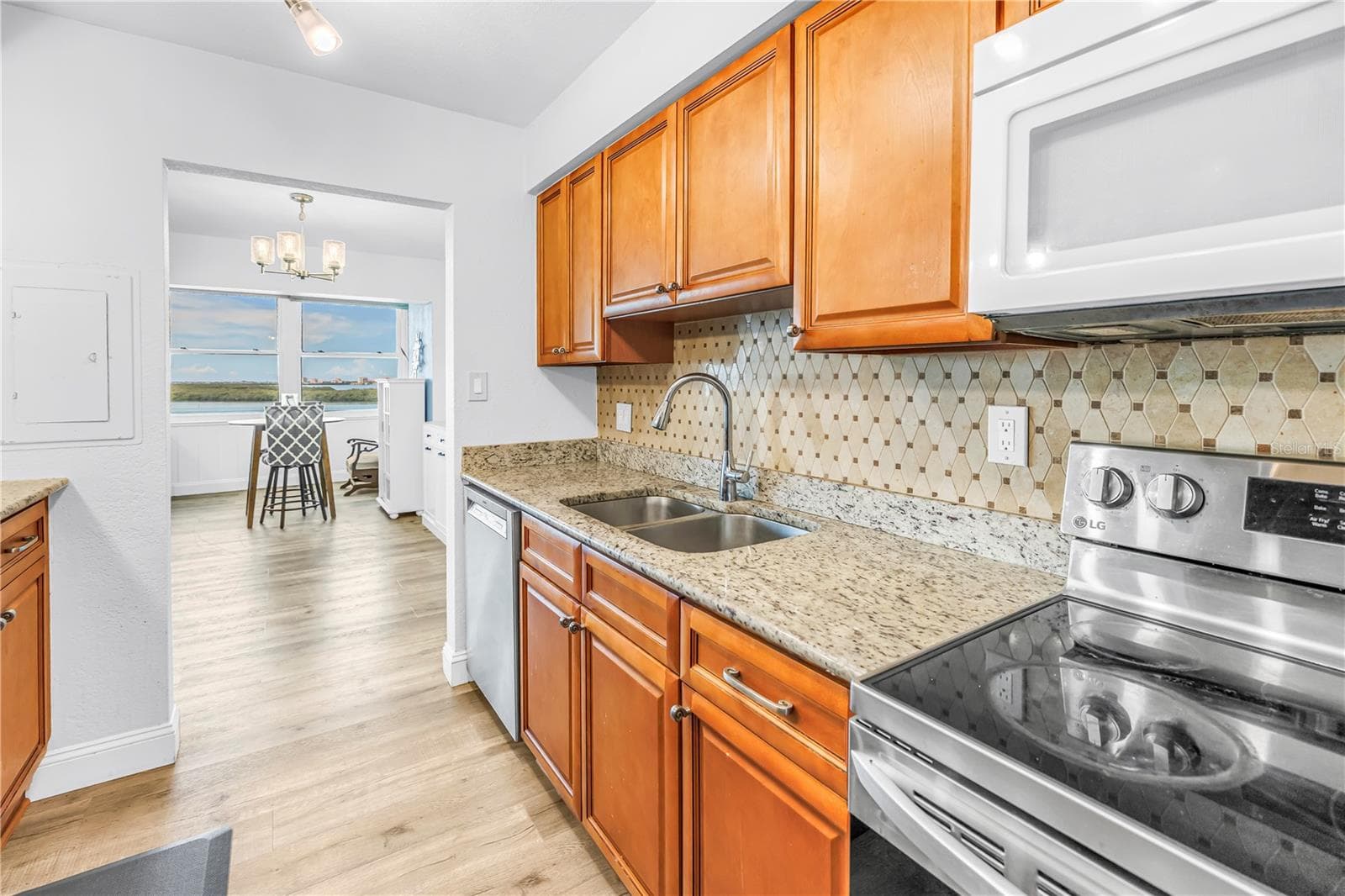 Kitchen - 7200 SUNSHINE SKYWAY LN S #8B, ST PETERSBURG
