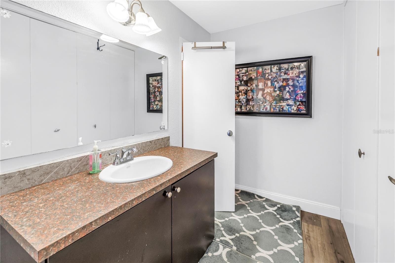 Main bath - 7200 SUNSHINE SKYWAY LN S #8B, ST PETERSBURG
