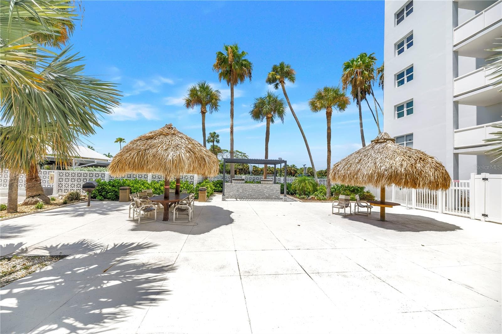 Outdoor space - 7200 SUNSHINE SKYWAY LN S #8B, ST PETERSBURG