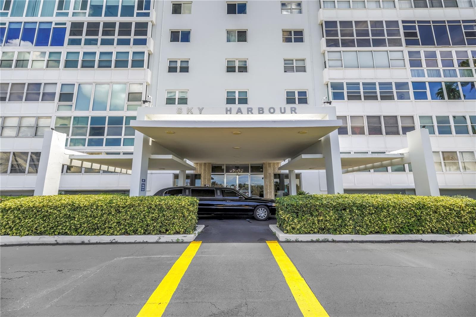 Front entry covered - 7200 SUNSHINE SKYWAY LN S #8B, ST PETERSBURG