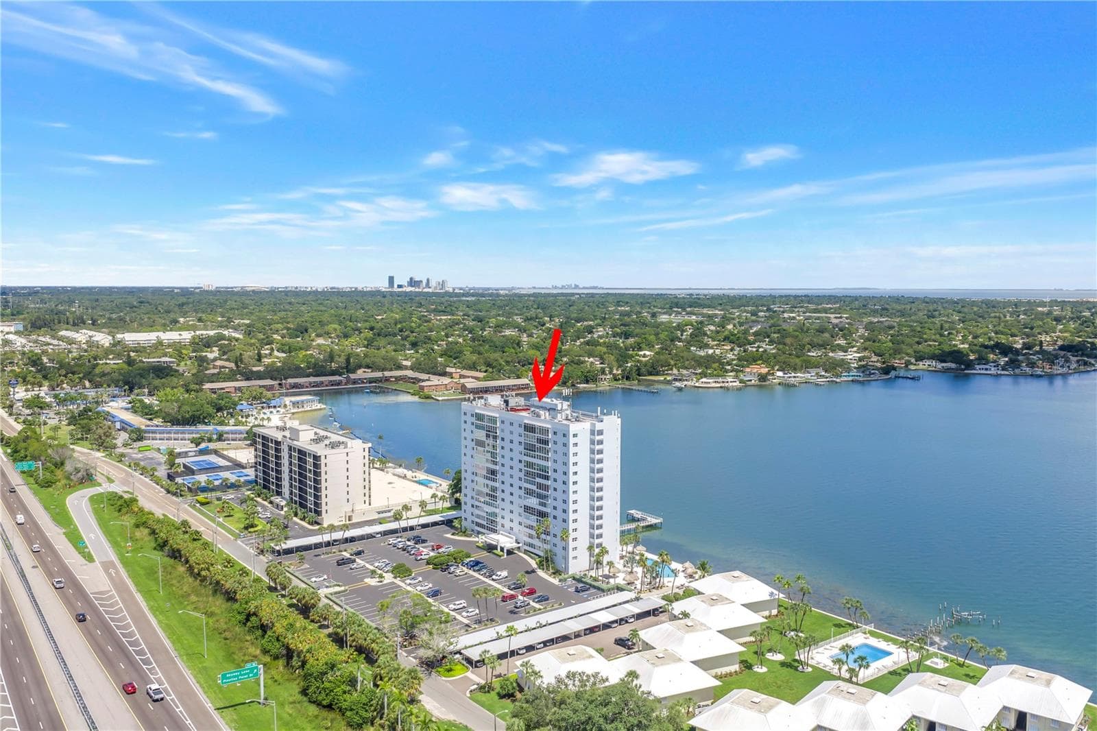 Close to highway access & downtown St Pete - 7200 SUNSHINE SKYWAY LN S #8B, ST PETERSBURG