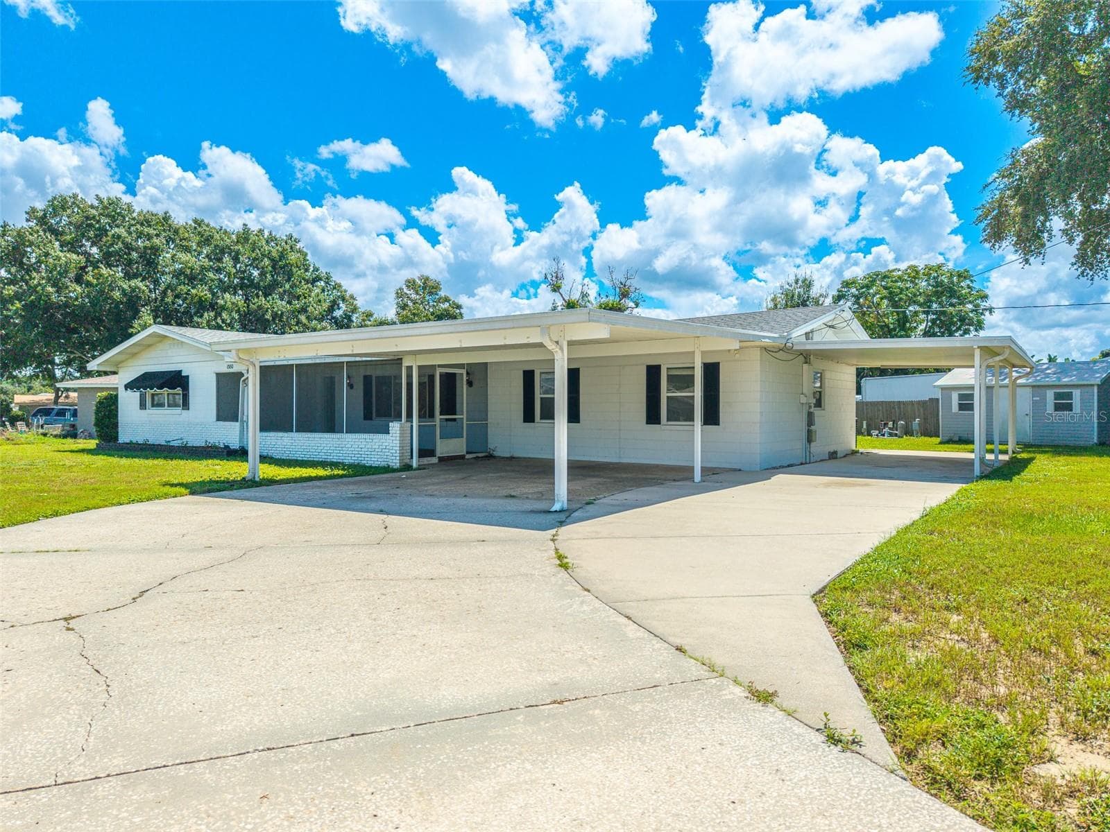 Single Family Residence at 1380 S LAKE ROY DR, WINTER HAVEN, photo 2 of 46