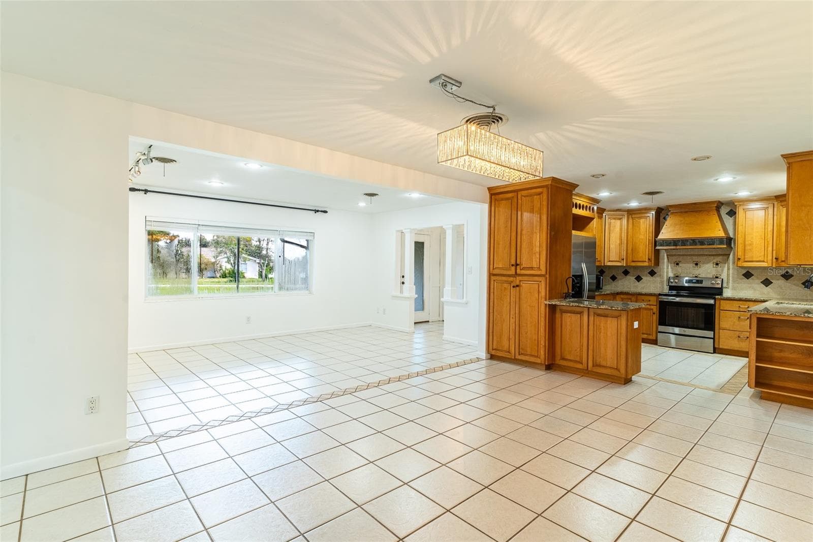 Single Family Residence at 1380 S LAKE ROY DR, WINTER HAVEN, photo 4 of 46