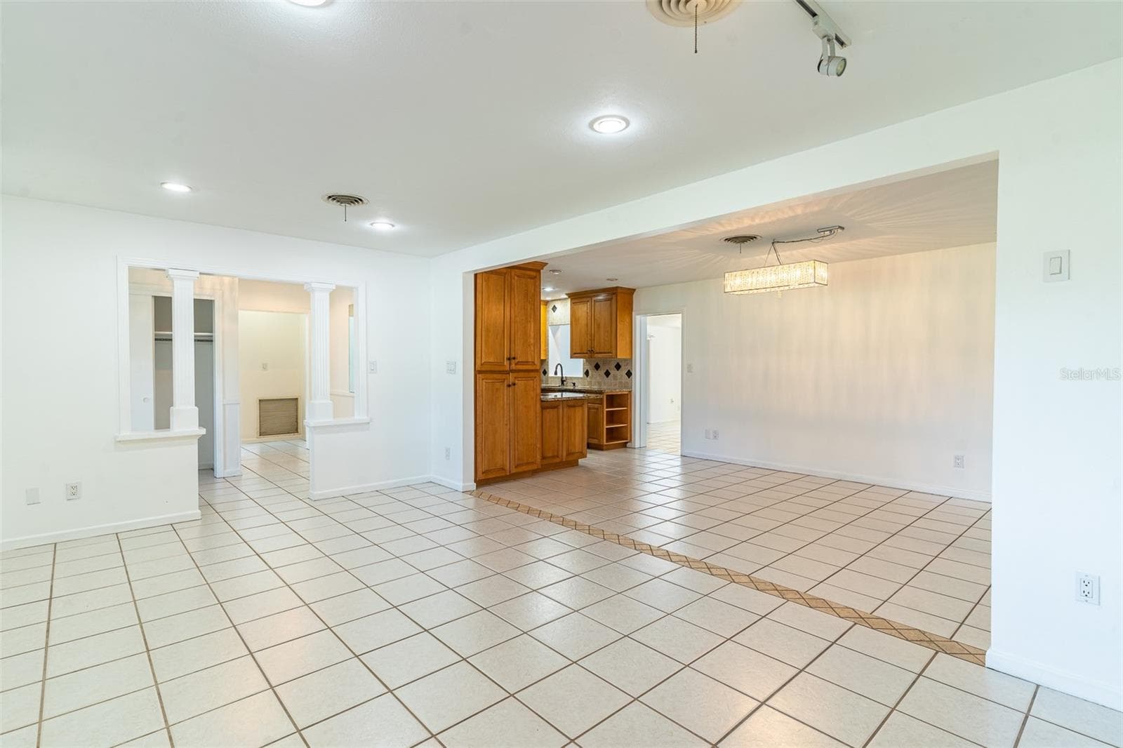 Single Family Residence at 1380 S LAKE ROY DR, WINTER HAVEN, photo 5 of 46
