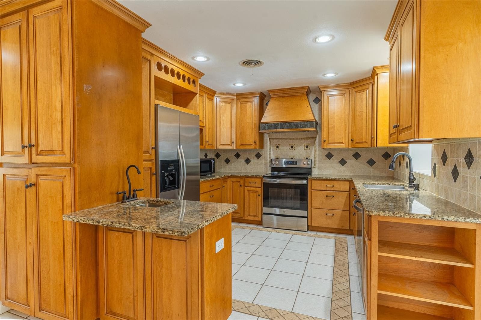 Single Family Residence at 1380 S LAKE ROY DR, WINTER HAVEN, photo 7 of 46