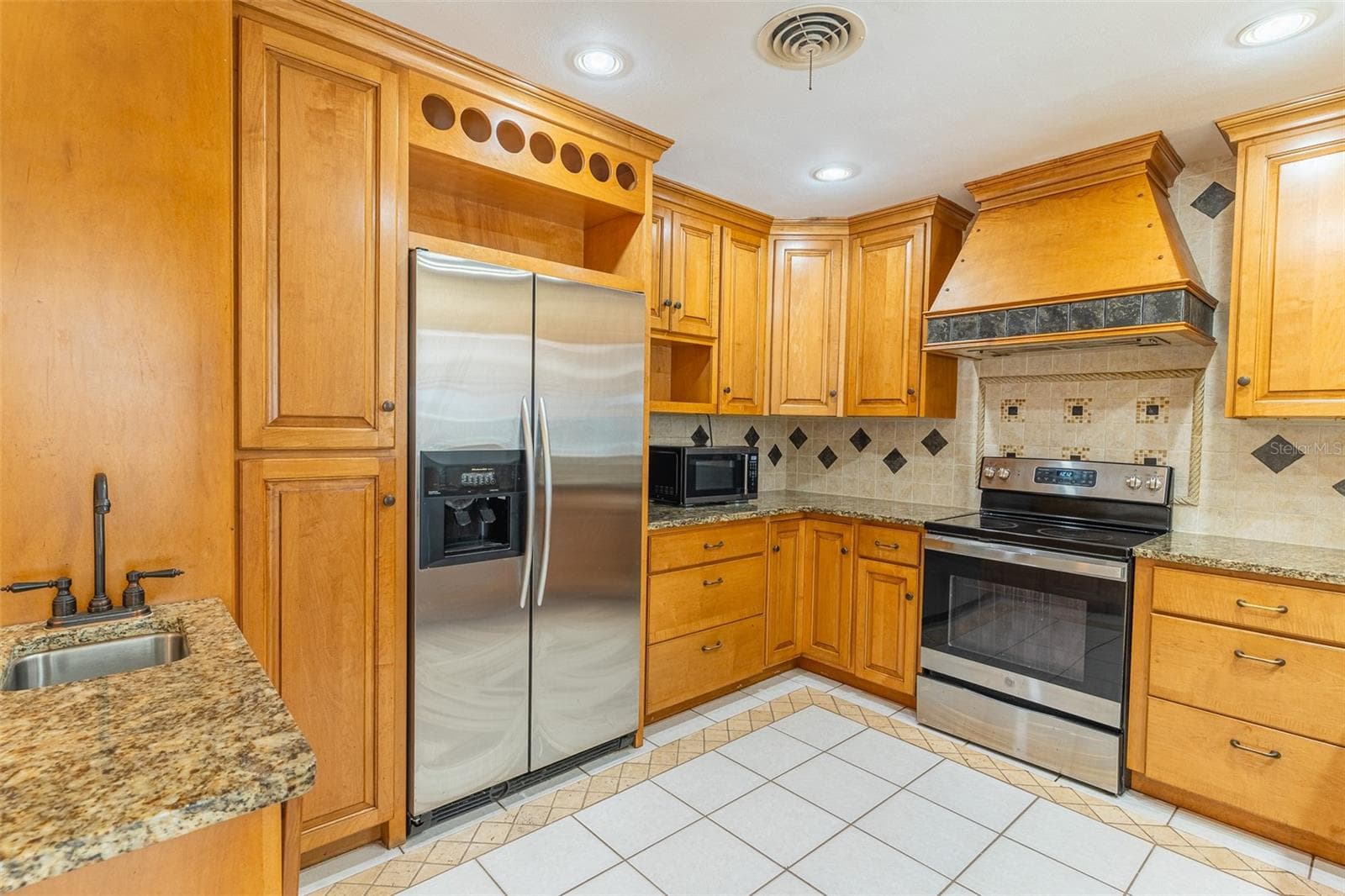 Single Family Residence at 1380 S LAKE ROY DR, WINTER HAVEN, photo 8 of 46
