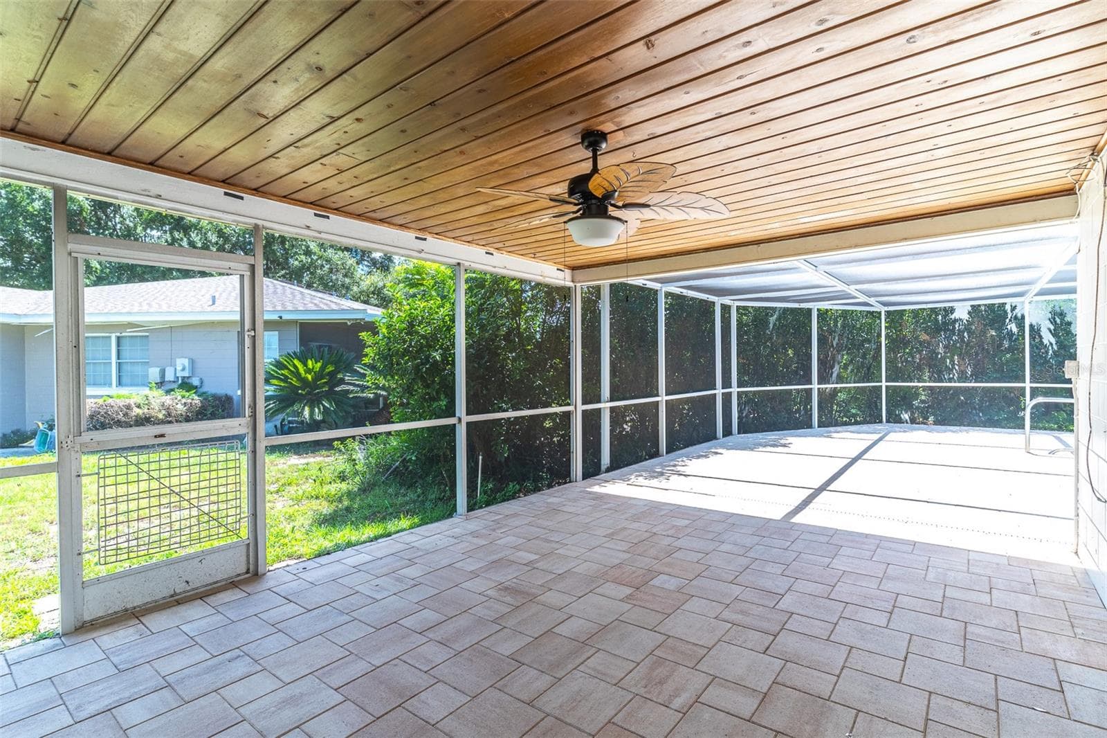 Single Family Residence at 1380 S LAKE ROY DR, WINTER HAVEN, photo 21 of 46