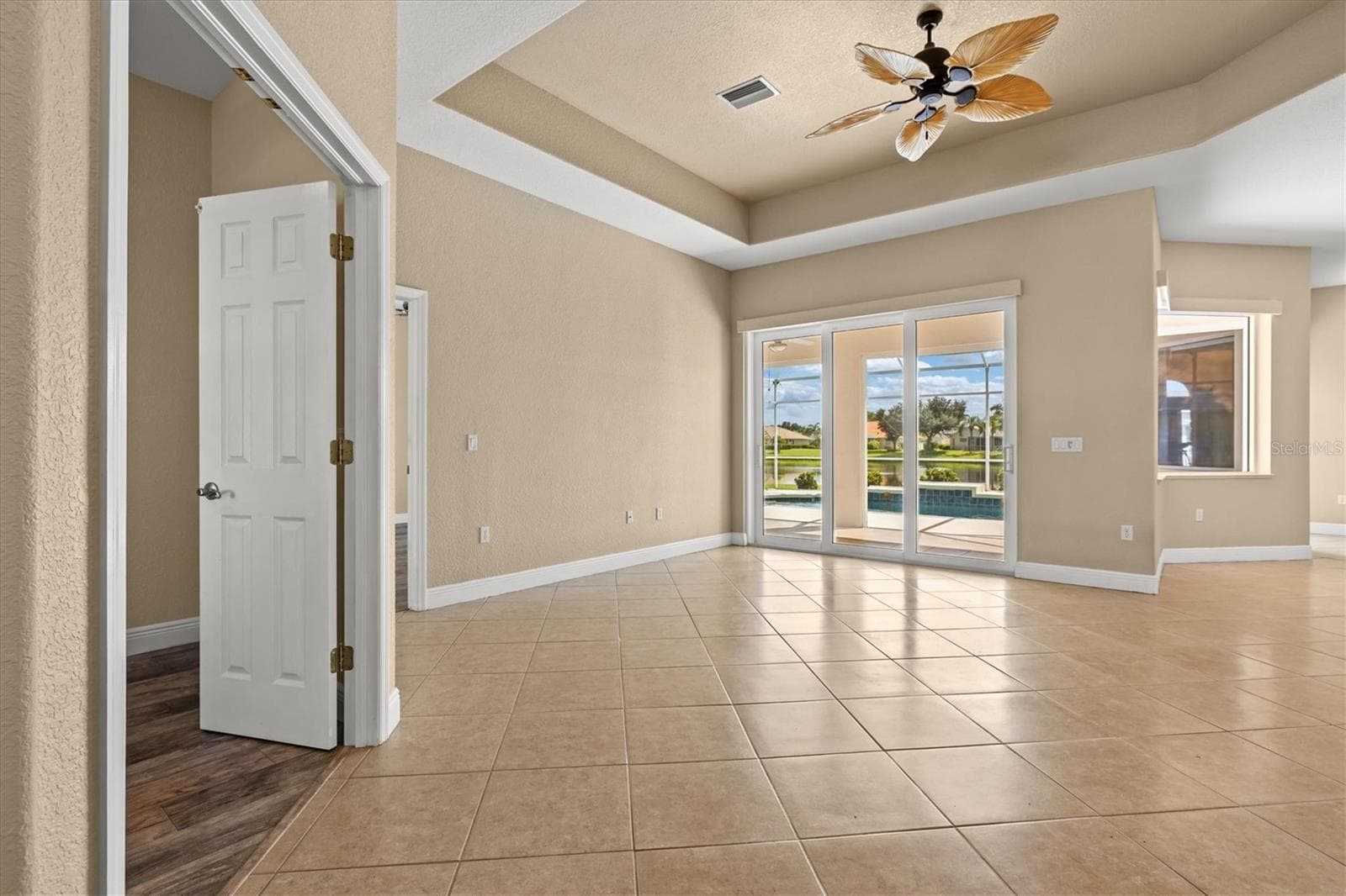 Single Family Residence at 203 LAKE VICTORIA CT, ENGLEWOOD, photo 11 of 79