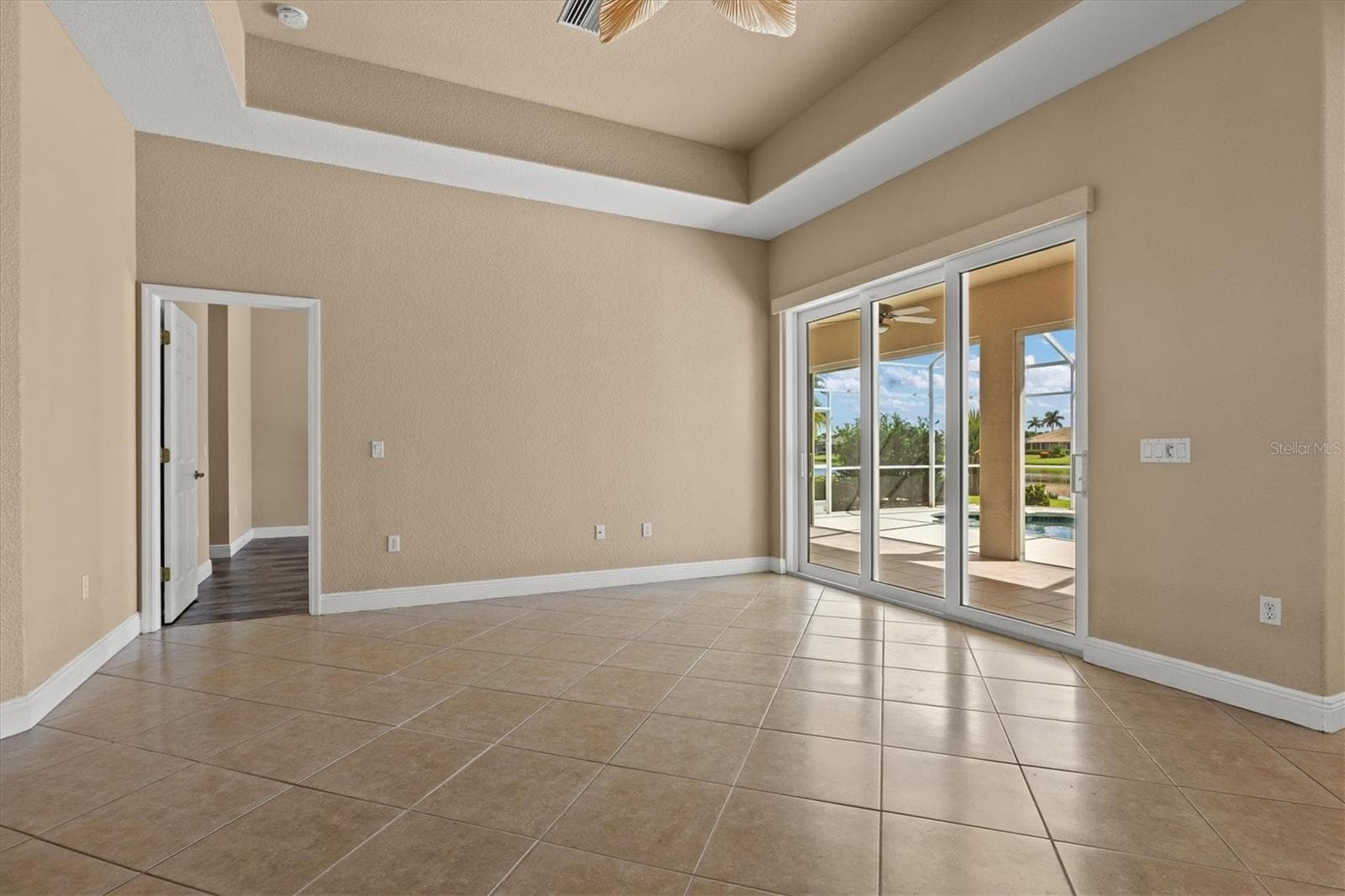 Single Family Residence at 203 LAKE VICTORIA CT, ENGLEWOOD, photo 12 of 79