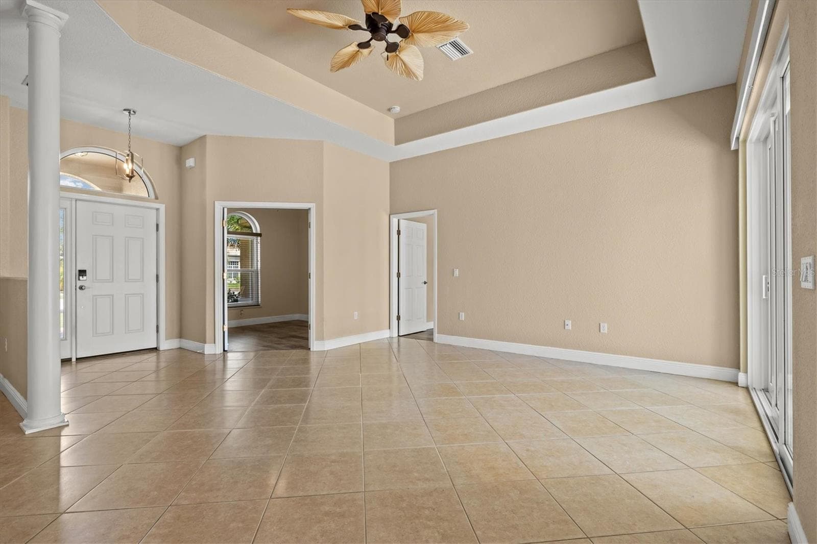 Single Family Residence at 203 LAKE VICTORIA CT, ENGLEWOOD, photo 13 of 79