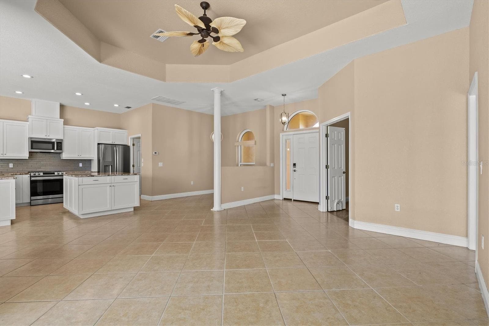 Single Family Residence at 203 LAKE VICTORIA CT, ENGLEWOOD, photo 14 of 79