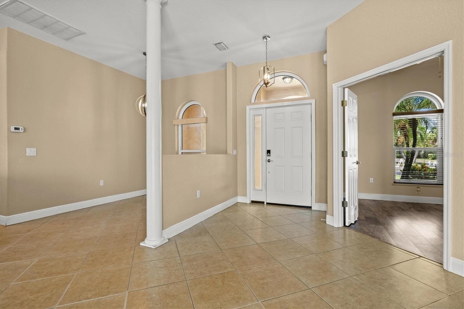 Single Family Residence at 203 LAKE VICTORIA CT, ENGLEWOOD, photo 15 of 79