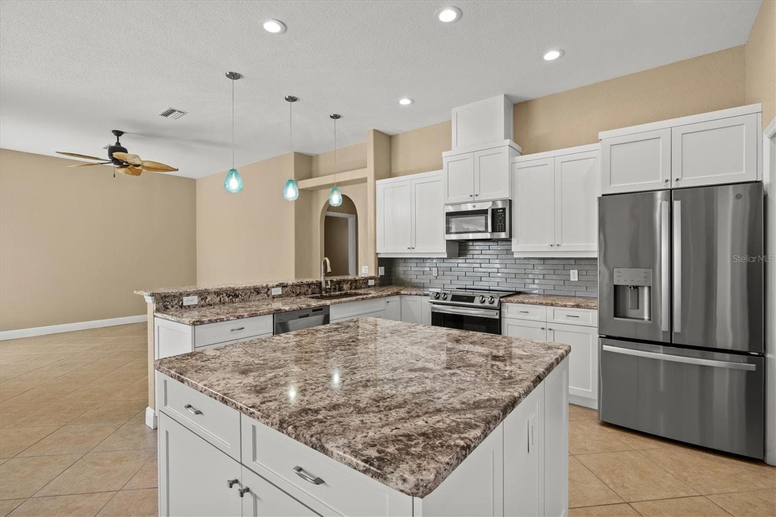 Single Family Residence at 203 LAKE VICTORIA CT, ENGLEWOOD, photo 19 of 79