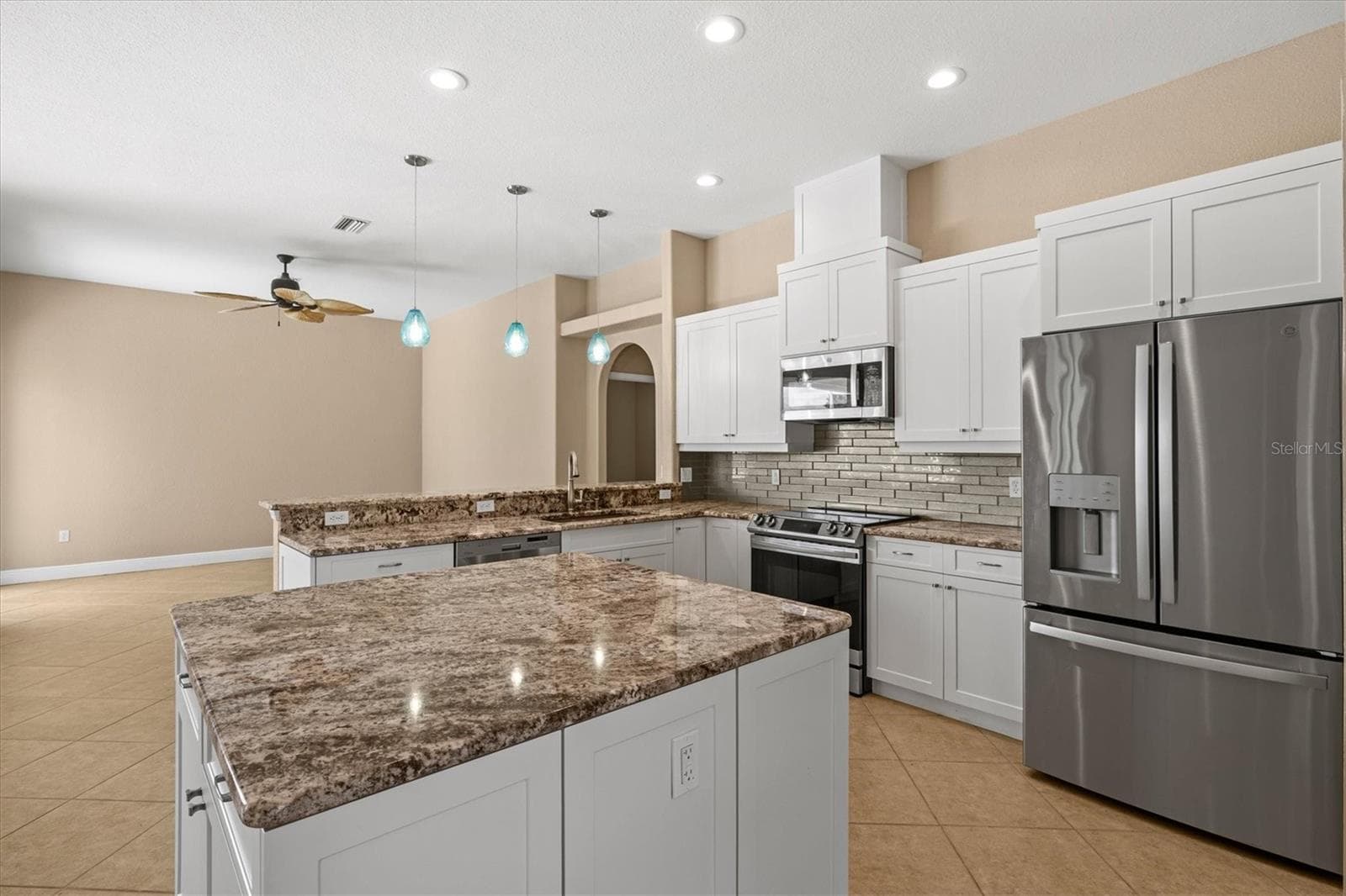Single Family Residence at 203 LAKE VICTORIA CT, ENGLEWOOD, photo 20 of 79