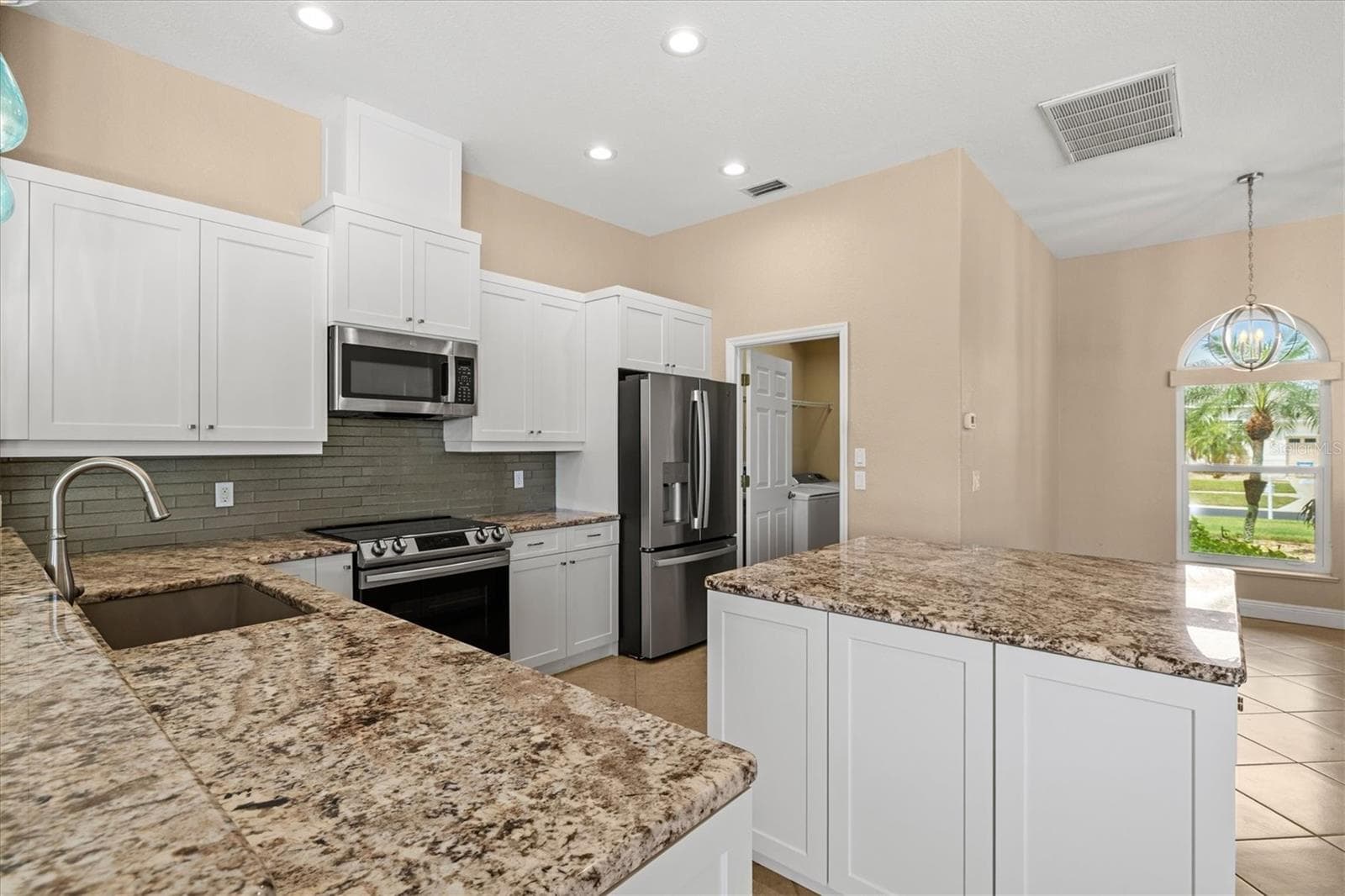 Single Family Residence at 203 LAKE VICTORIA CT, ENGLEWOOD, photo 23 of 79
