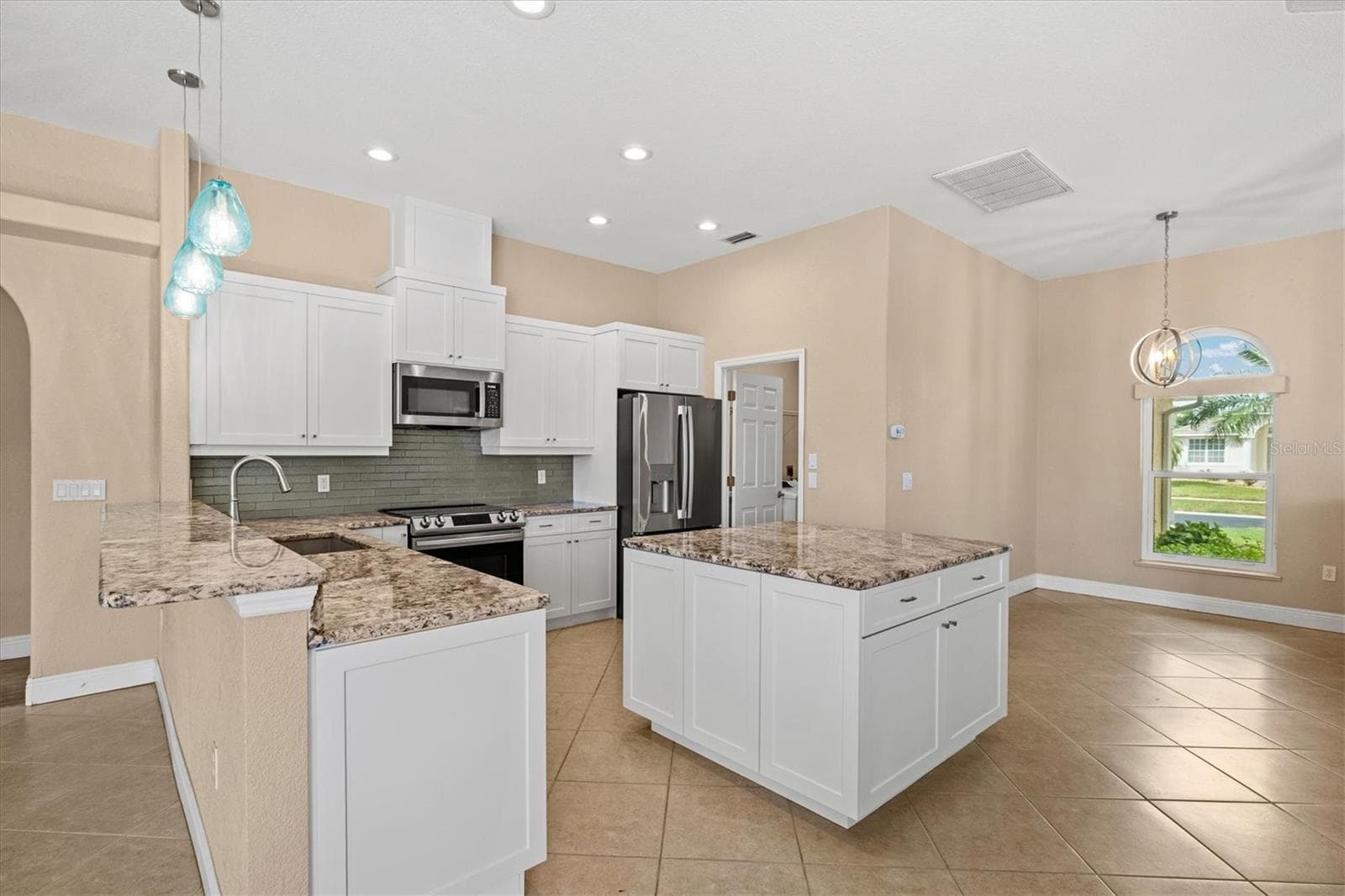 Single Family Residence at 203 LAKE VICTORIA CT, ENGLEWOOD, photo 24 of 79