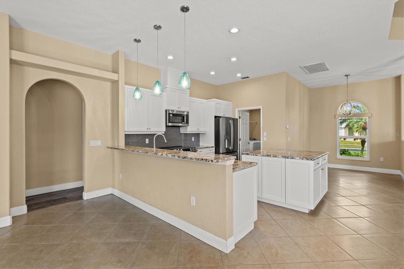 Single Family Residence at 203 LAKE VICTORIA CT, ENGLEWOOD, photo 25 of 79