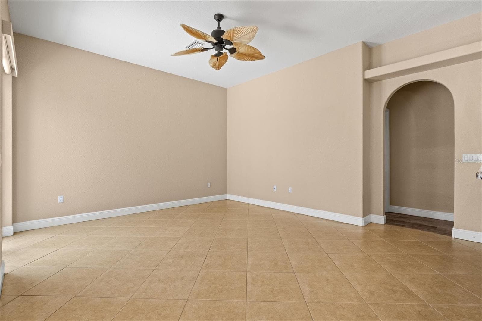 Single Family Residence at 203 LAKE VICTORIA CT, ENGLEWOOD, photo 30 of 79
