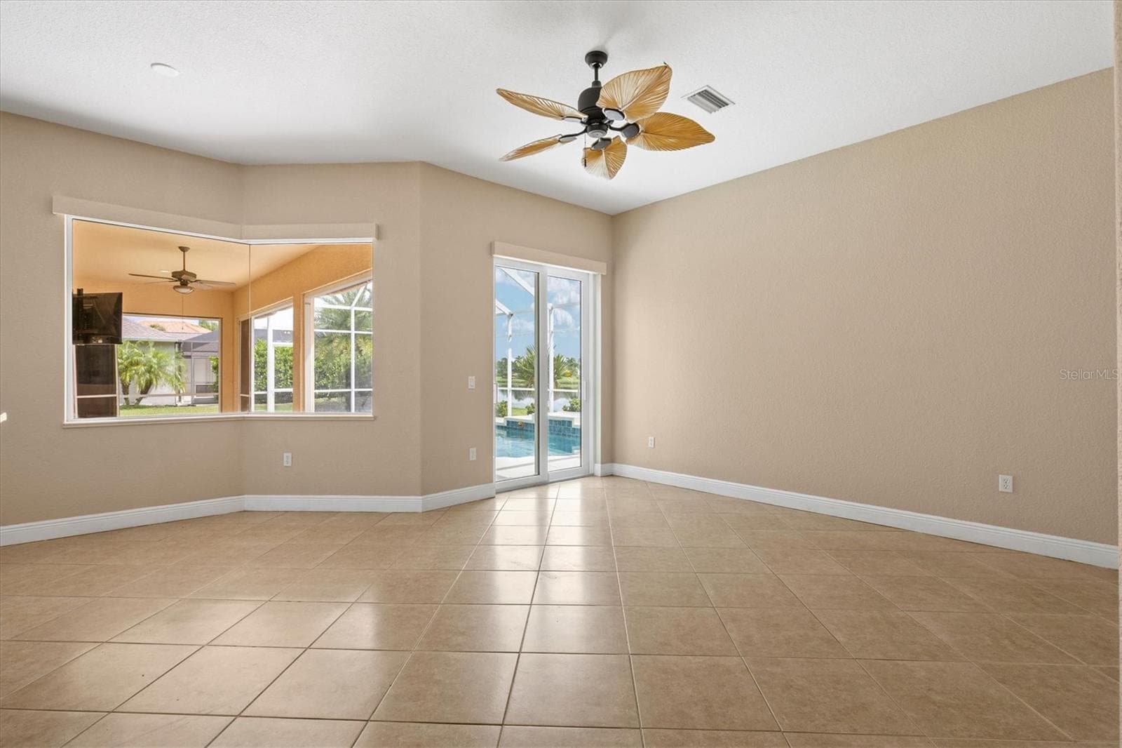 Single Family Residence at 203 LAKE VICTORIA CT, ENGLEWOOD, photo 31 of 79