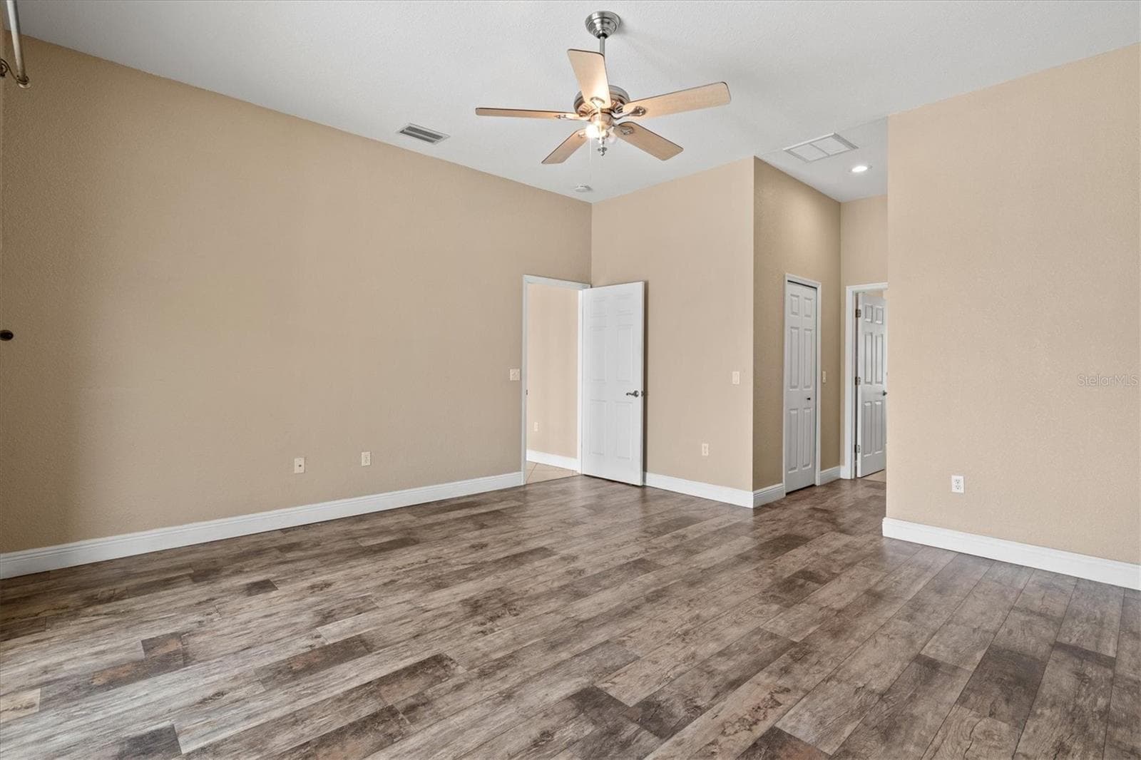 Single Family Residence at 203 LAKE VICTORIA CT, ENGLEWOOD, photo 36 of 79