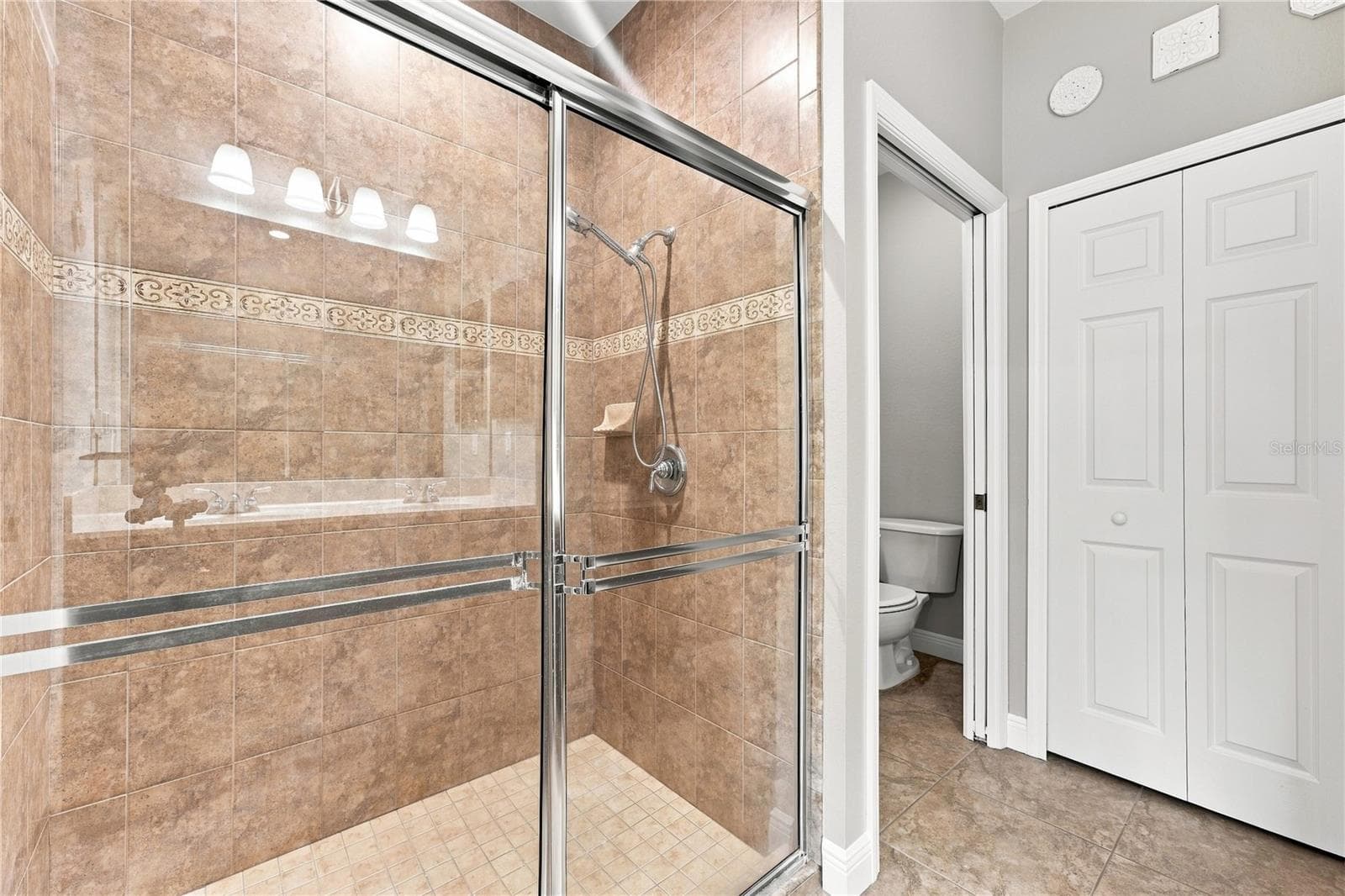 Walk in Shower - 4361 TURNBERRY CIR, NORTH PORT