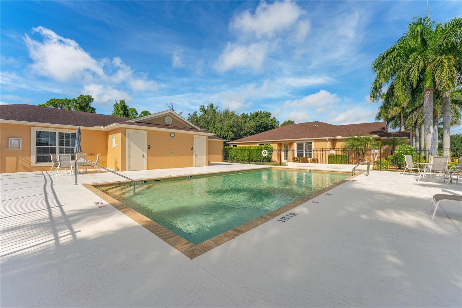 Community Pool - 4361 TURNBERRY CIR, NORTH PORT