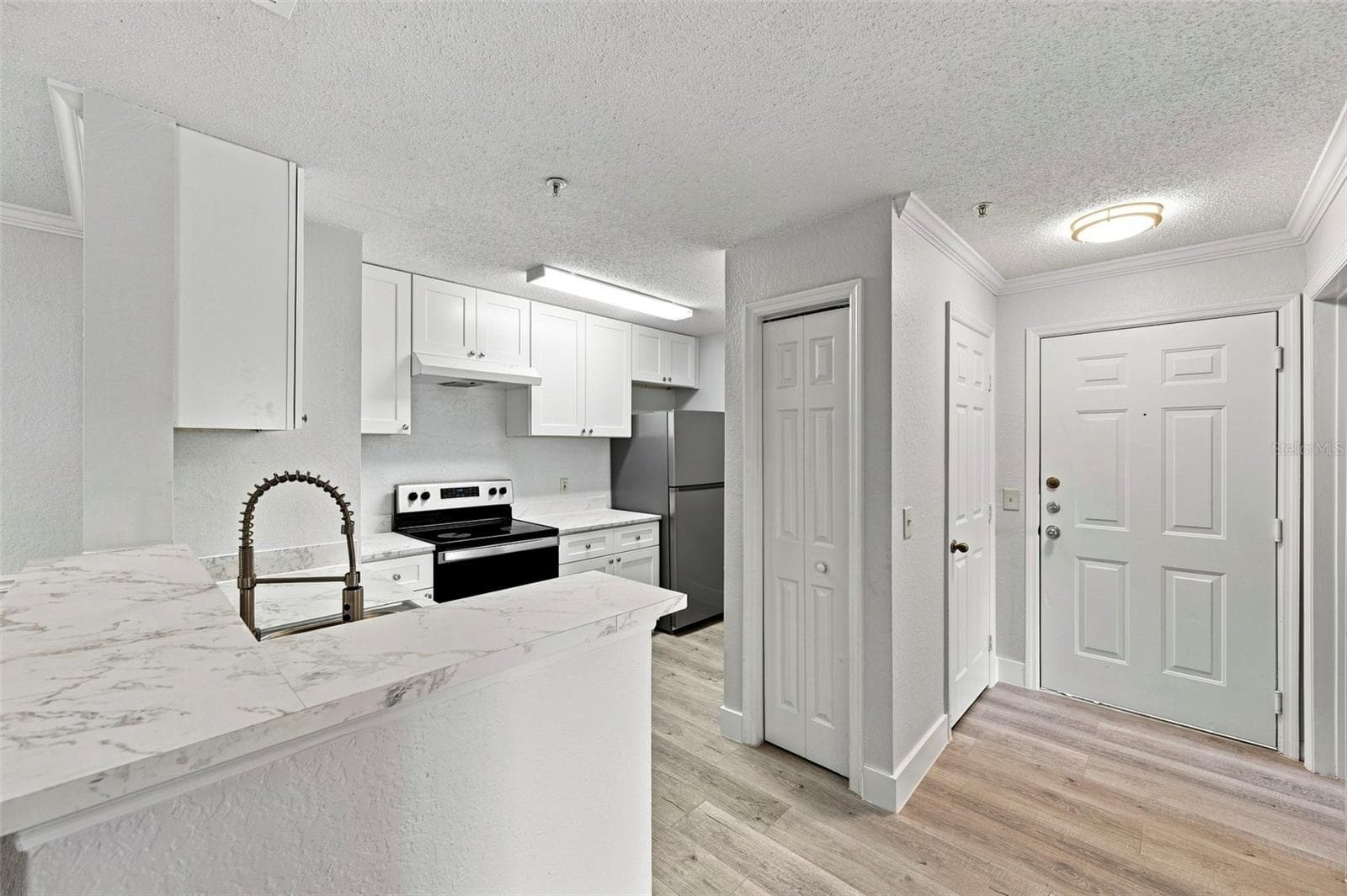 Newly Remodeled $25k - 18001 RICHMOND PLACE DR #136, TAMPA