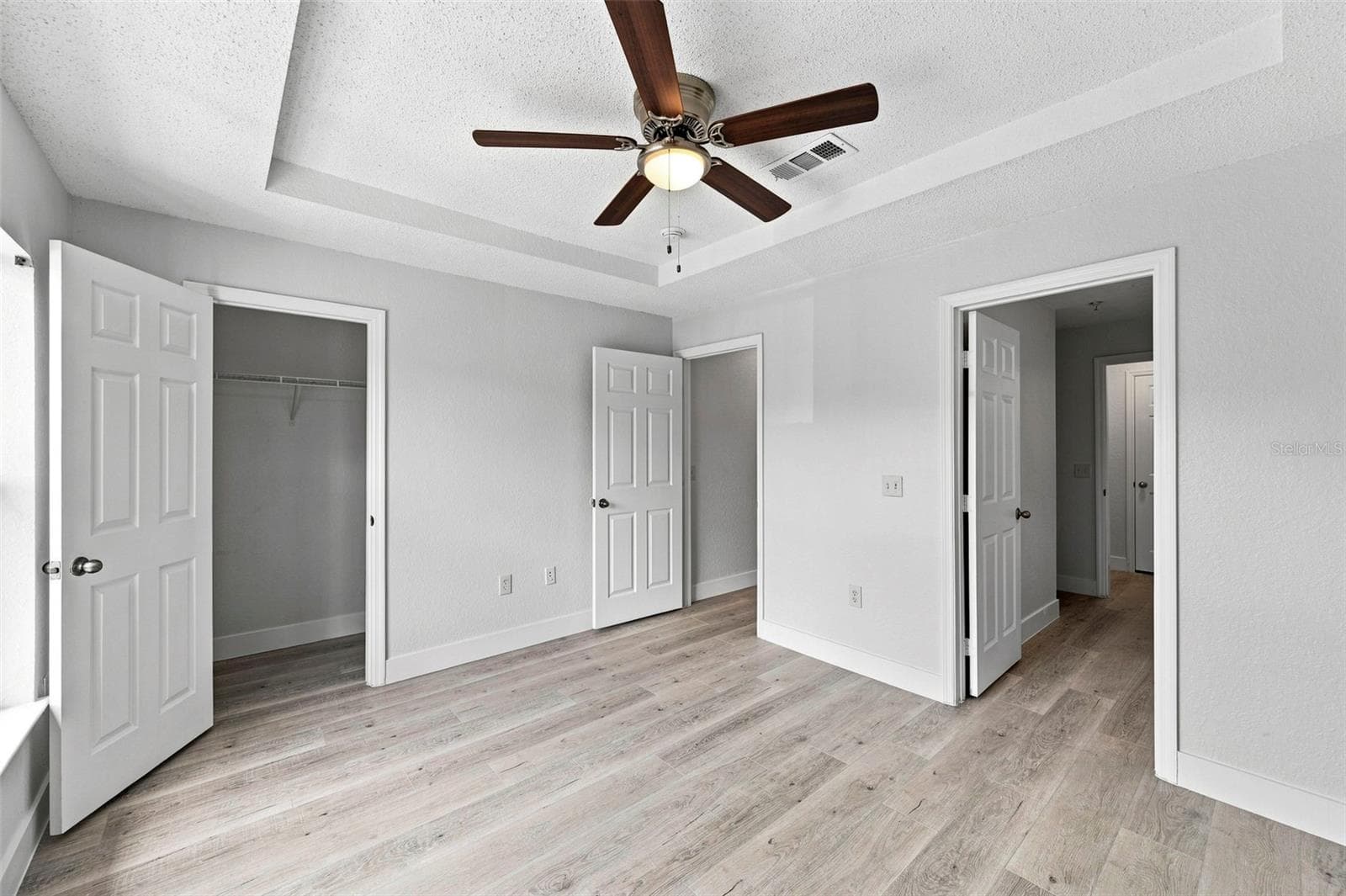 Bedroom 2  ensuite full bath & walk in closet - 18001 RICHMOND PLACE DR #136, TAMPA