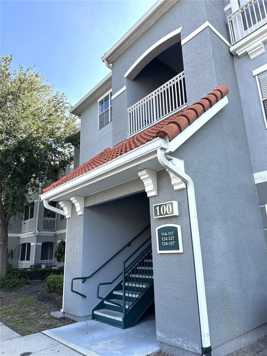 Building 100 - 18001 RICHMOND PLACE DR #136, TAMPA