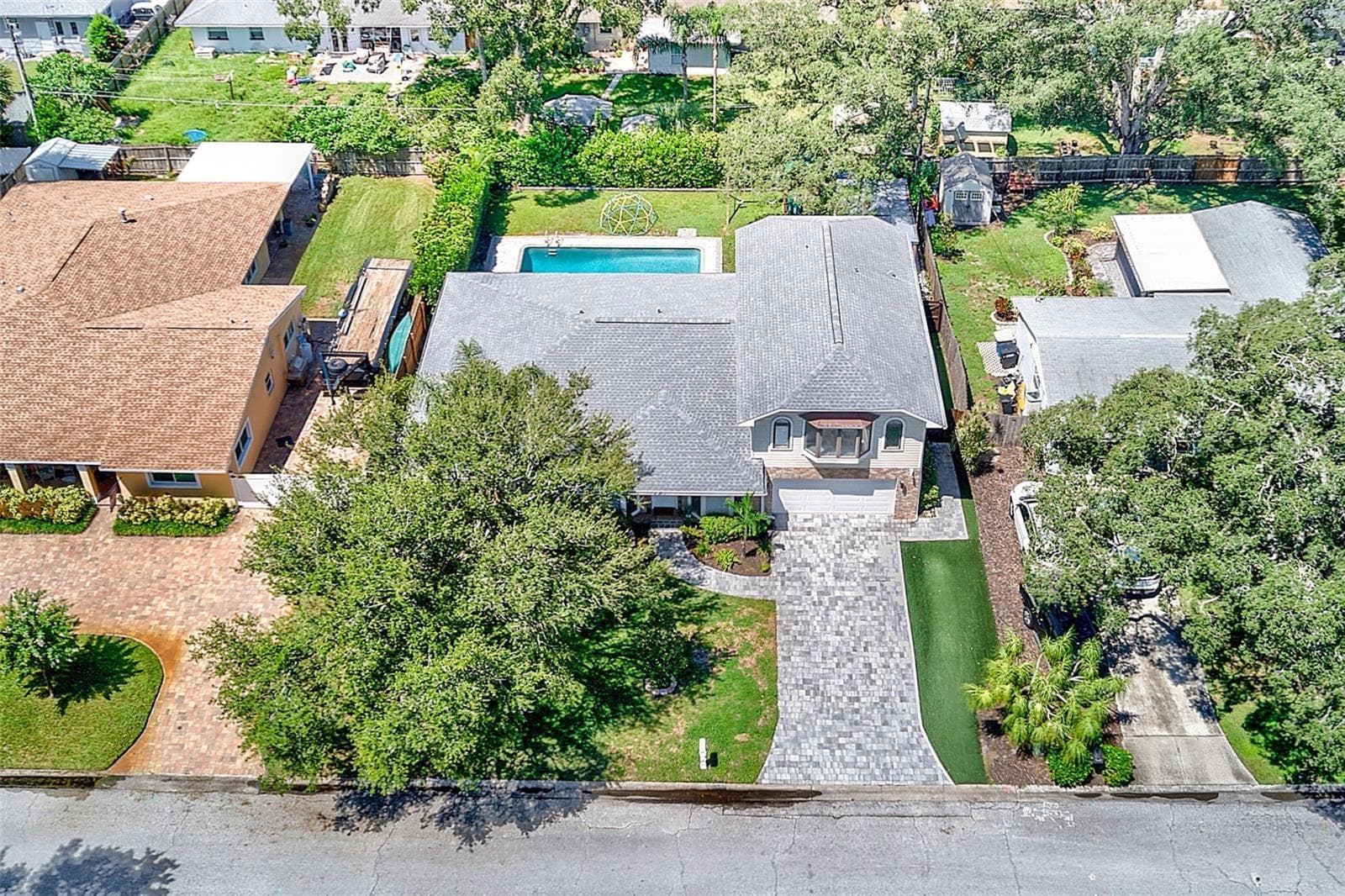 Single Family Residence at 812 WILLOWBRANCH AVE, CLEARWATER, photo 2 of 53