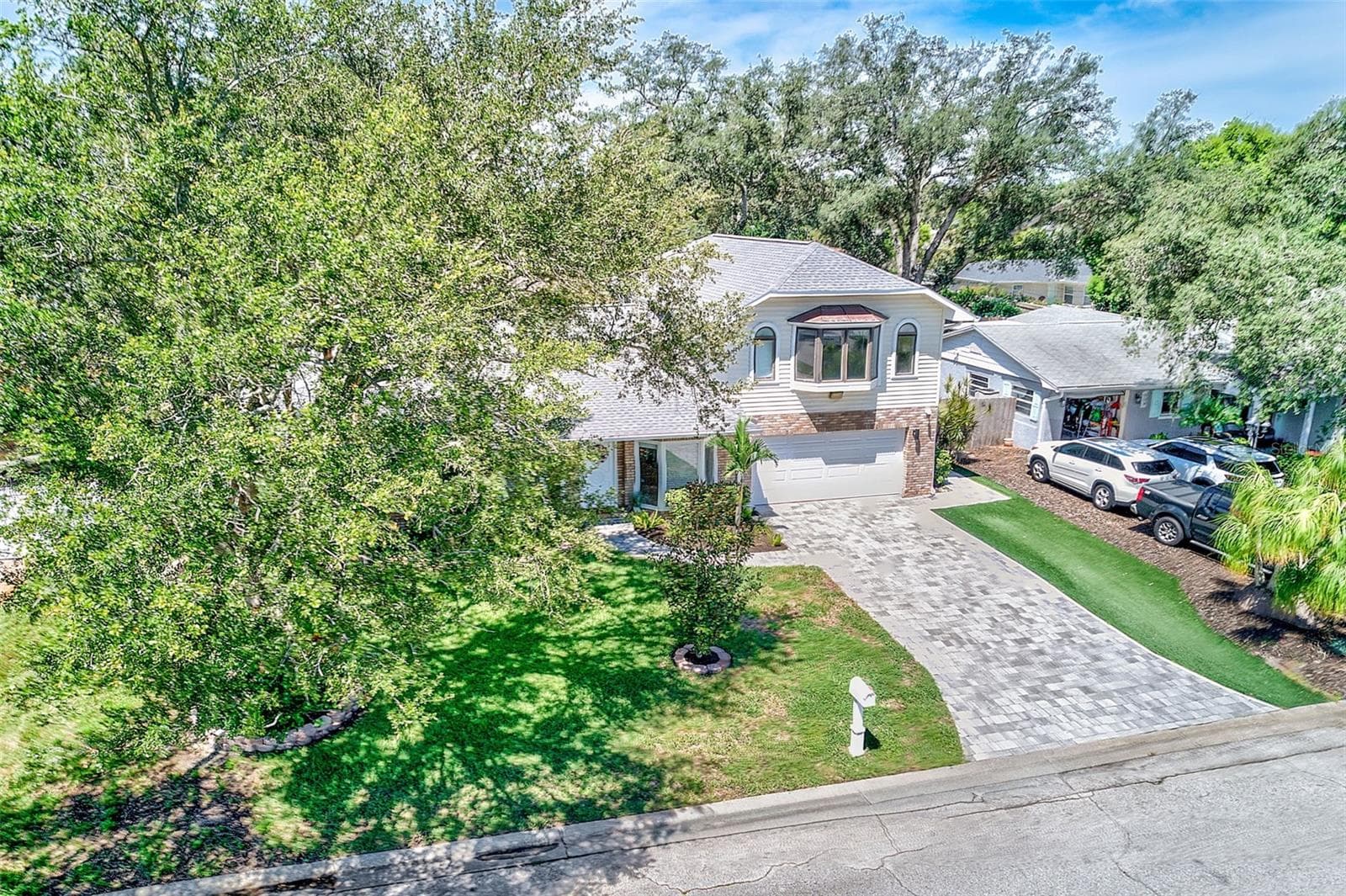 Single Family Residence at 812 WILLOWBRANCH AVE, CLEARWATER, photo 4 of 53