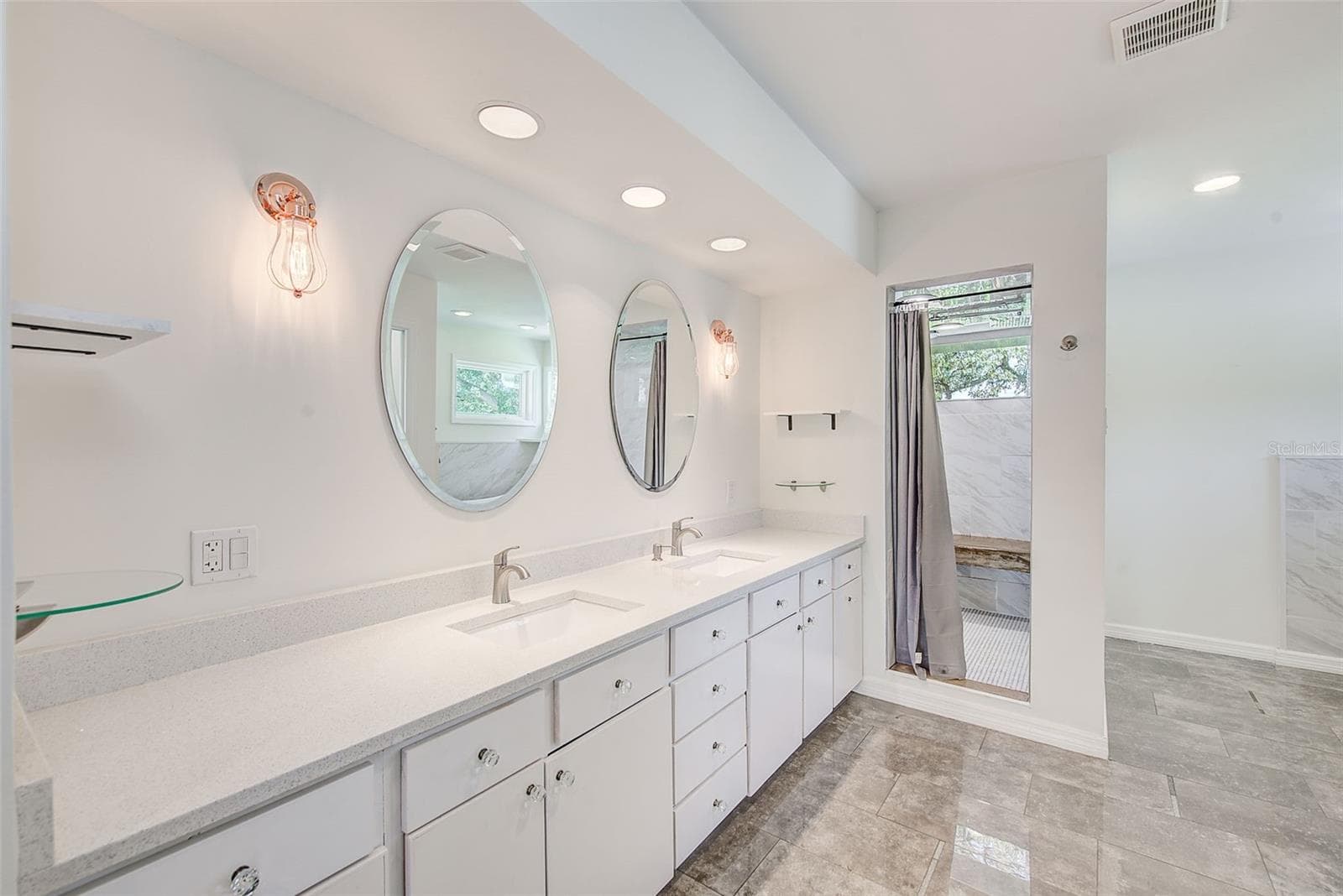 Single Family Residence at 812 WILLOWBRANCH AVE, CLEARWATER, photo 29 of 53
