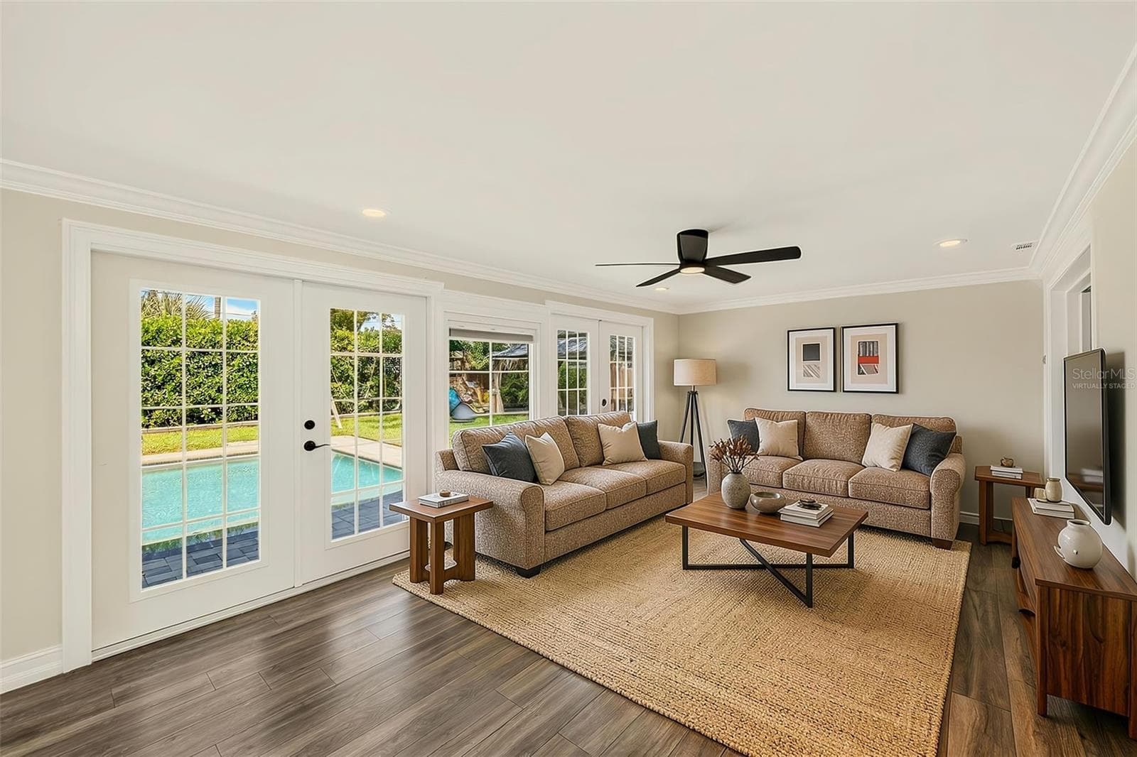This photo has been virtually staged for illustrative purposes. Property is currently vacant and unfurnished. - 812 WILLOWBRANCH AVE, CLEARWATER