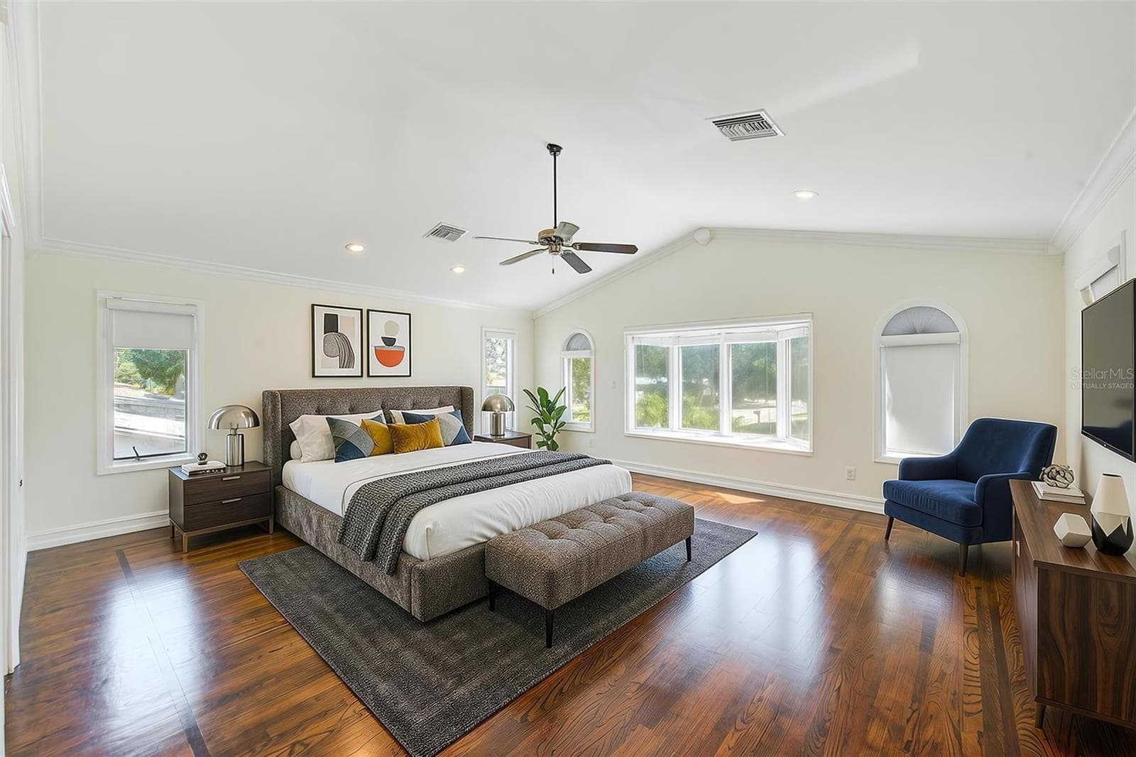 This photo has been virtually staged for illustrative purposes. Property is currently vacant and unfurnished. - 812 WILLOWBRANCH AVE, CLEARWATER