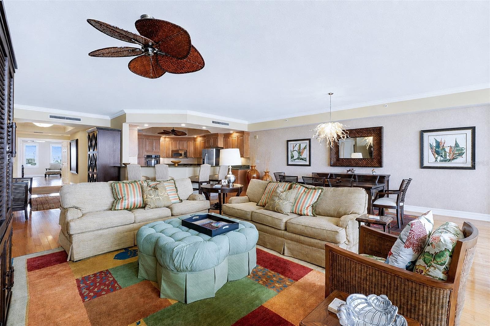 ... Interior Shot.. ...... Living Room 25' x 25'....... 9'4" Ceiling Heights.... Crown Molding .... Gulf Front.. - 15208 GULF BLVD #404, MADEIRA BEACH