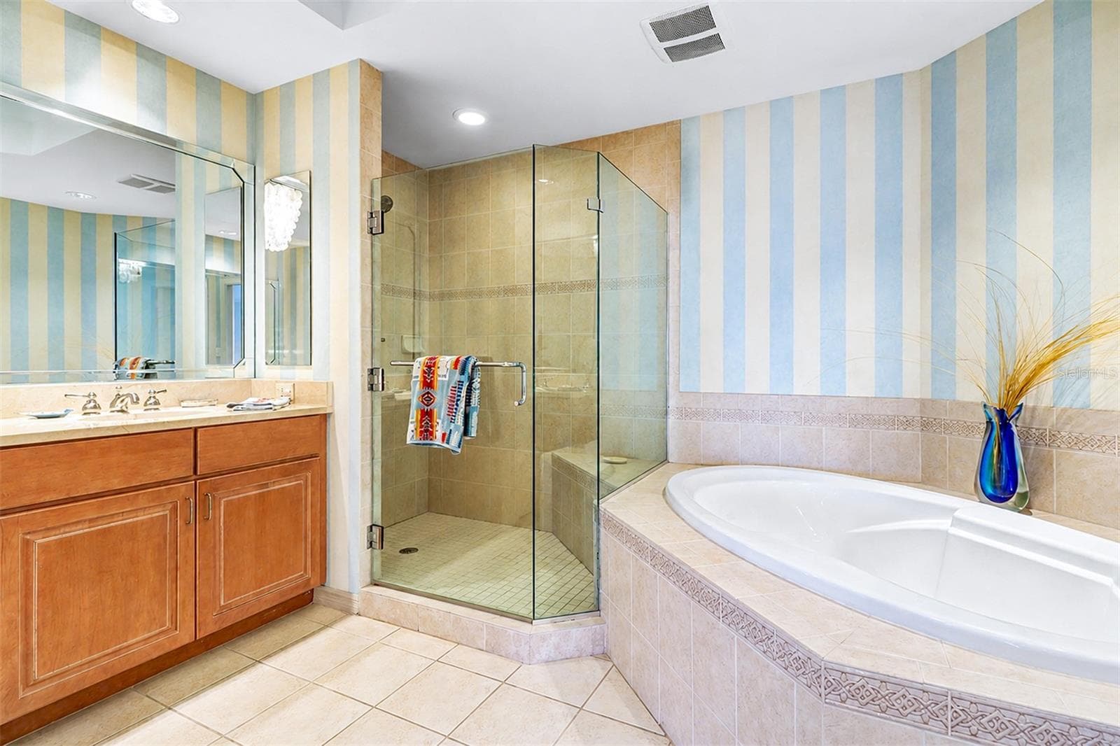 ..Primary / Master Bathroom.. 13.2 X 12.3... Double Vanities .... Soaking Tub .... Walk In Shower W/ Bench. - 15208 GULF BLVD #404, MADEIRA BEACH