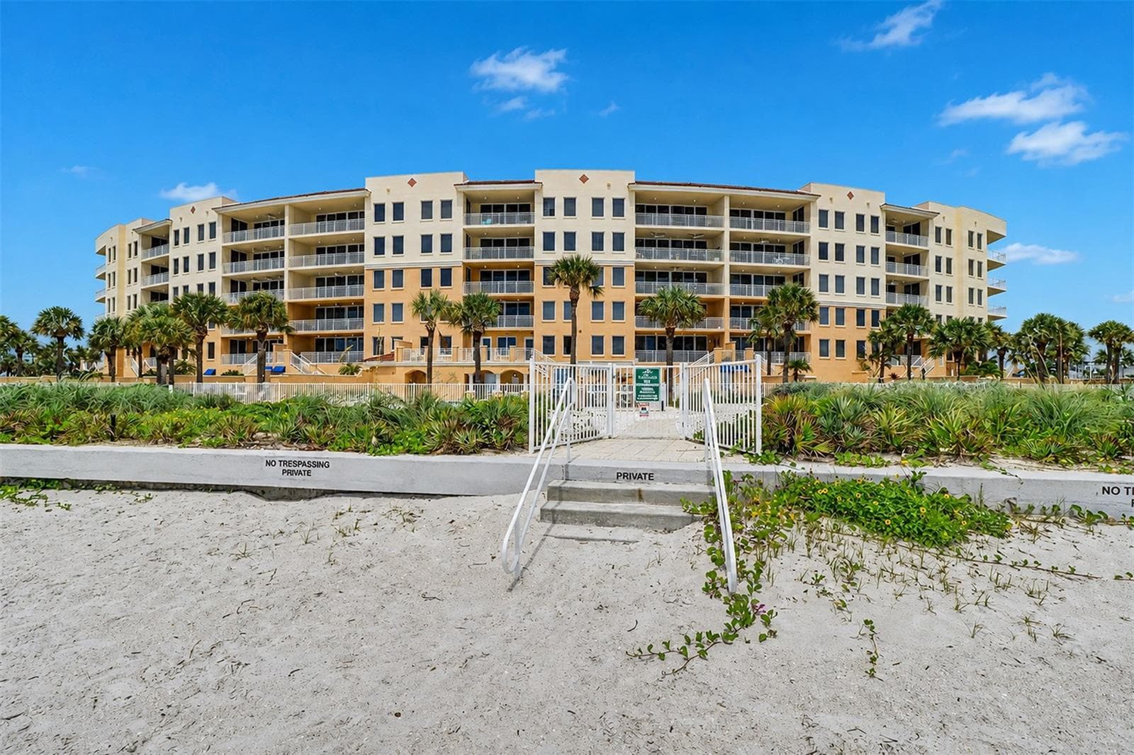 .. Privacy Access Gate From the Beach to the Sereno.. - 15208 GULF BLVD #404, MADEIRA BEACH